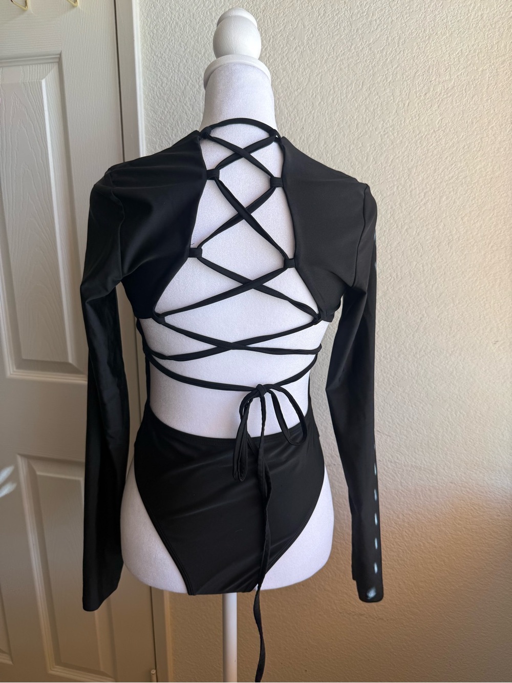 SHEIN Black Solid Long Sleeve Stretch Lace-Up Back Bodysuit, Size S